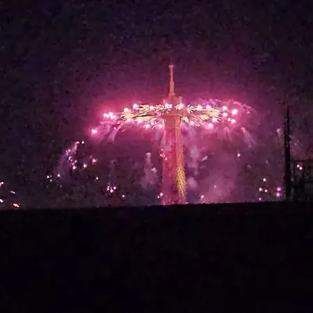 Super Tour Eiffel Апартаменты *