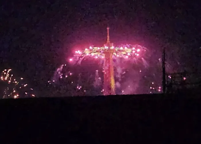 Super Tour Eiffel Апартаменты *